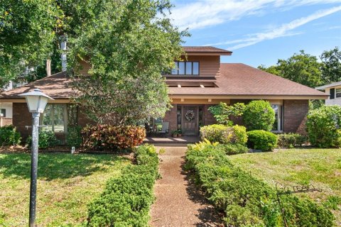House in Sarasota, Florida 4 bedrooms, 452.16 sq.m. № 1770979 - photo 1