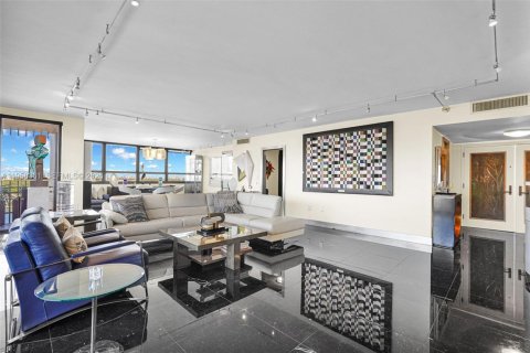 Condo in Miami, Florida, 3 bedrooms № 2026608 - photo 10