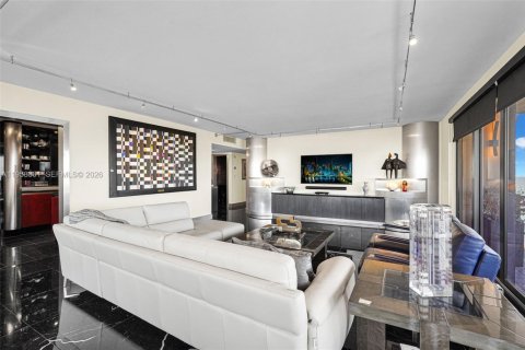 Condo in Miami, Florida, 3 bedrooms № 2026608 - photo 9