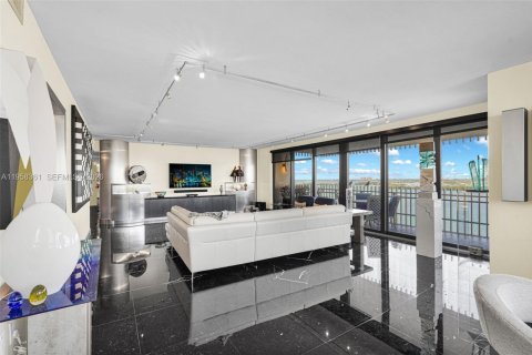 Condo in Miami, Florida, 3 bedrooms № 2026608 - photo 3