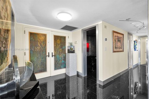 Condo in Miami, Florida, 3 bedrooms № 2026608 - photo 30