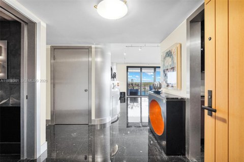 Condo in Miami, Florida, 3 bedrooms № 2026608 - photo 20