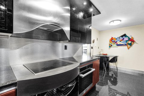 Condo in Miami, Florida, 3 bedrooms № 2026608 - photo 24