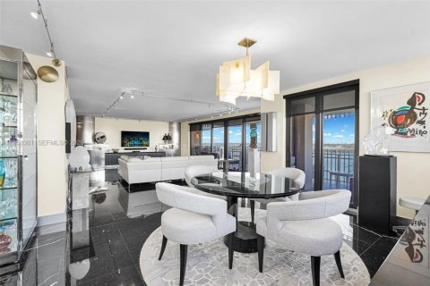 Condo in Miami, Florida, 3 bedrooms № 2026608 - photo 13