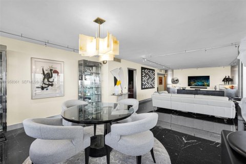 Condo in Miami, Florida, 3 bedrooms № 2026608 - photo 15