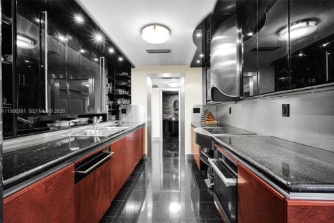Condo in Miami, Florida, 3 bedrooms № 2026608 - photo 26