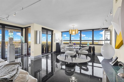 Condo in Miami, Florida, 3 bedrooms № 2026608 - photo 14
