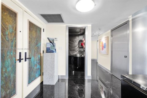 Condo in Miami, Florida, 3 bedrooms № 2026608 - photo 21