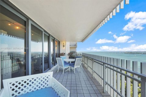 Condo in Miami, Florida, 3 bedrooms № 2026608 - photo 18