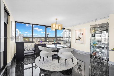 Condo in Miami, Florida, 3 bedrooms № 2026608 - photo 12