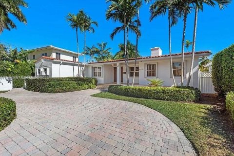 Снять в аренду виллу или дом в Майами-Бич, Флорида 4 спальни, 202.53м2, № 1991297 - фото 2