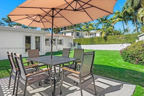 Снять в аренду виллу или дом в Майами-Бич, Флорида 4 спальни, 202.53м2, № 1991297 - фото 29