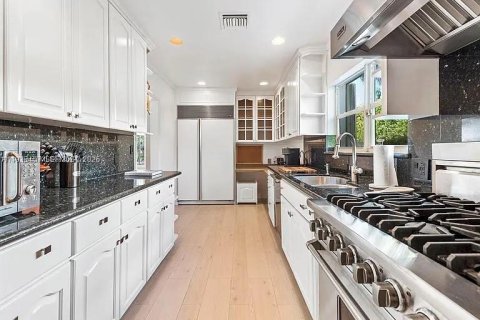 Снять в аренду виллу или дом в Майами-Бич, Флорида 4 спальни, 202.53м2, № 1991297 - фото 7