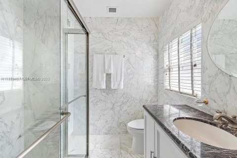 Снять в аренду виллу или дом в Майами-Бич, Флорида 4 спальни, 202.53м2, № 1991297 - фото 19