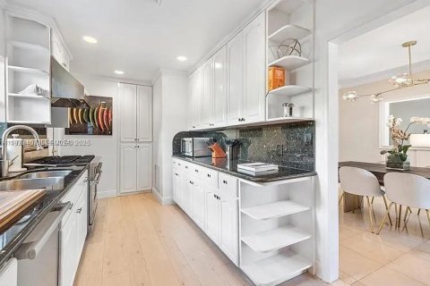 Снять в аренду виллу или дом в Майами-Бич, Флорида 4 спальни, 202.53м2, № 1991297 - фото 8