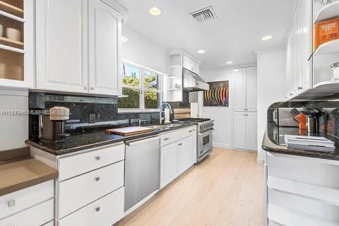 Снять в аренду виллу или дом в Майами-Бич, Флорида 4 спальни, 202.53м2, № 1991297 - фото 6