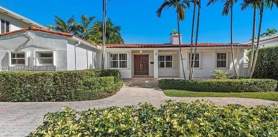 Дом в Майами-Бич, Флорида 4 спальни, 202.53м2 № 1991297