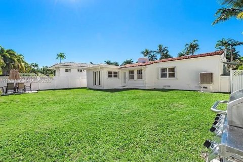 Снять в аренду виллу или дом в Майами-Бич, Флорида 4 спальни, 202.53м2, № 1991297 - фото 28