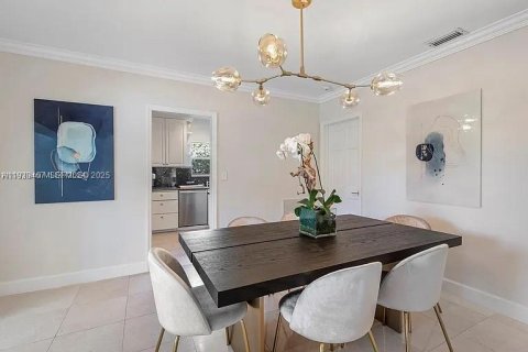 Снять в аренду виллу или дом в Майами-Бич, Флорида 4 спальни, 202.53м2, № 1991297 - фото 5