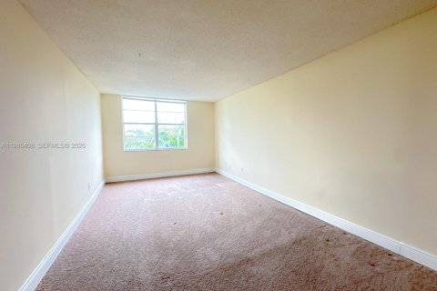 Condo in Miami, Florida, 2 bedrooms  № 2048188 - photo 10