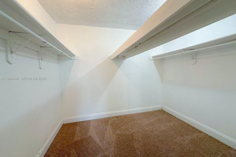 Condo in Miami, Florida, 2 bedrooms  № 2048188 - photo 15