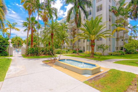 Condo in Miami, Florida, 2 bedrooms  № 2048188 - photo 2