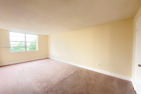 Condo in Miami, Florida, 2 bedrooms  № 2048188 - photo 14