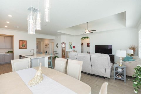 House in Palmetto, Florida 4 bedrooms, 193.61 sq.m. № 1781208 - photo 5