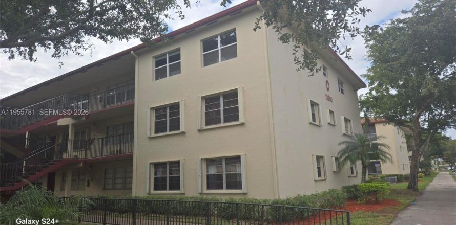 Condo in Pembroke Pines, Florida, 2 bedrooms  № 2009718