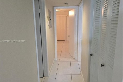 Condo in Pembroke Pines, Florida, 2 bedrooms  № 2009718 - photo 6