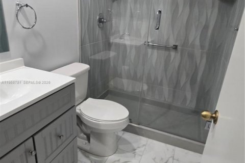 Condo in Pembroke Pines, Florida, 2 bedrooms  № 2009718 - photo 9