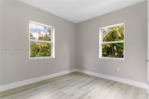 Casa en alquiler en Miami, Florida, 4 dormitorios, 185.71 m2 № 1996719 - foto 15