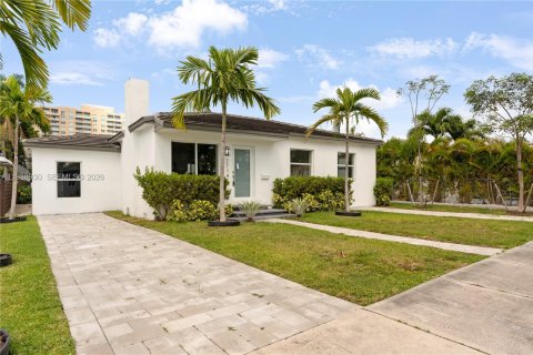 Casa en Miami, Florida 4 dormitorios, 185.71 m2 № 1996719