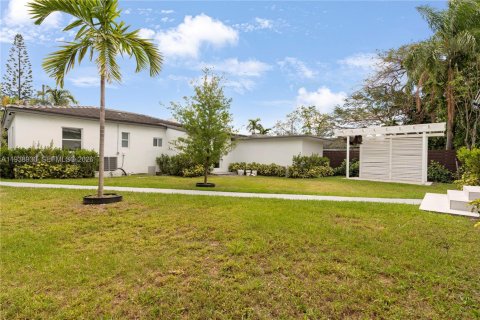 Casa en alquiler en Miami, Florida, 4 dormitorios, 185.71 m2 № 1996719 - foto 5
