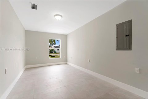 Casa en alquiler en Miami, Florida, 4 dormitorios, 185.71 m2 № 1996719 - foto 10