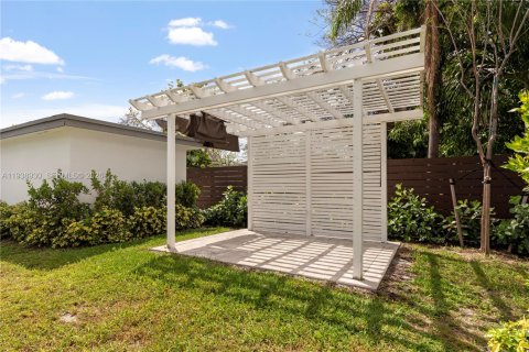 Casa en alquiler en Miami, Florida, 4 dormitorios, 185.71 m2 № 1996719 - foto 6