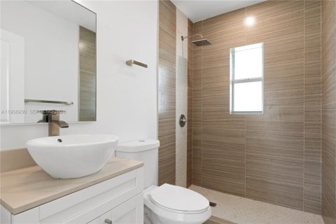 Casa en alquiler en Miami, Florida, 4 dormitorios, 185.71 m2 № 1996719 - foto 16