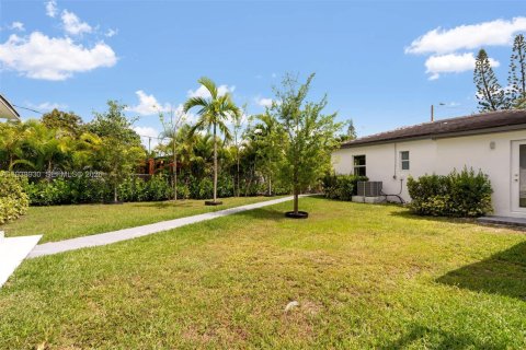 Casa en alquiler en Miami, Florida, 4 dormitorios, 185.71 m2 № 1996719 - foto 21