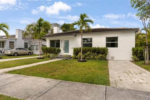 Casa en alquiler en Miami, Florida, 4 dormitorios, 185.71 m2 № 1996719 - foto 3