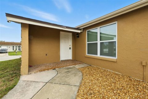 Casa en venta en Port Richey, Florida, 3 dormitorios, 137.4 m2 № 1883948 - foto 2