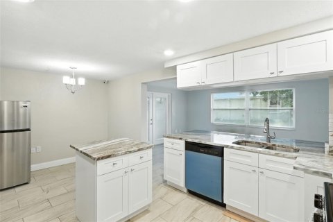 Casa en venta en Port Richey, Florida, 3 dormitorios, 137.4 m2 № 1883948 - foto 5