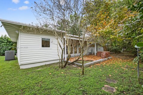 House in South Miami, Florida 4 bedrooms, 164.25 sq.m. № 2047436 - photo 21