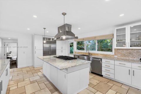 House in South Miami, Florida 4 bedrooms, 164.25 sq.m. № 2047436 - photo 5