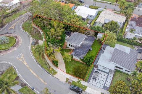 House in South Miami, Florida 4 bedrooms, 164.25 sq.m. № 2047436 - photo 29