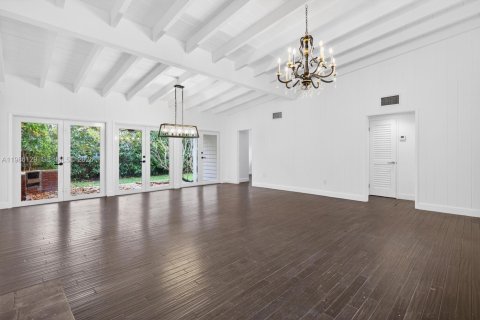 House in South Miami, Florida 4 bedrooms, 164.25 sq.m. № 2047436 - photo 9