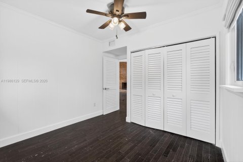 House in South Miami, Florida 4 bedrooms, 164.25 sq.m. № 2047436 - photo 18