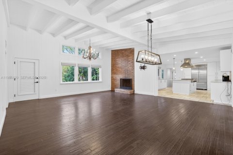 House in South Miami, Florida 4 bedrooms, 164.25 sq.m. № 2047436 - photo 7