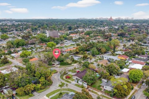 House in South Miami, Florida 4 bedrooms, 164.25 sq.m. № 2047436 - photo 28
