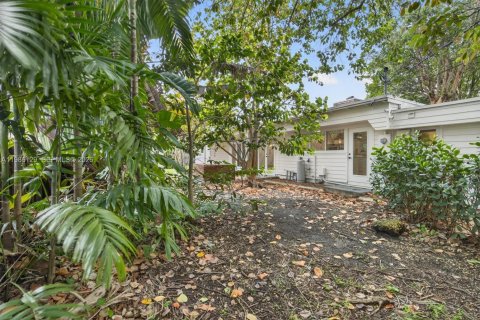House in South Miami, Florida 4 bedrooms, 164.25 sq.m. № 2047436 - photo 26