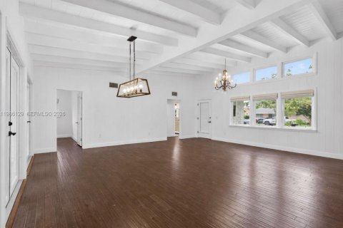 House in South Miami, Florida 4 bedrooms, 164.25 sq.m. № 2047436 - photo 6
